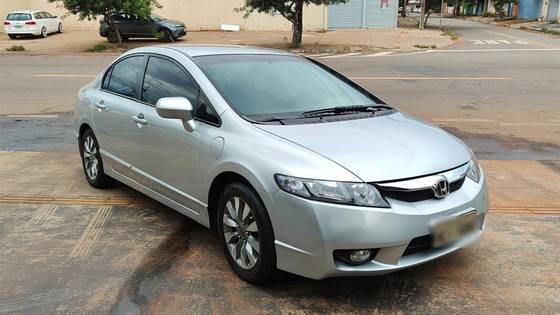 HONDA CIVIC 1.8 LXS 16V FLEX 4P AUTOMÁTICO HONDA CIVIC 1.8 LXS 16V FLEX 4P AUTOMÁTICO